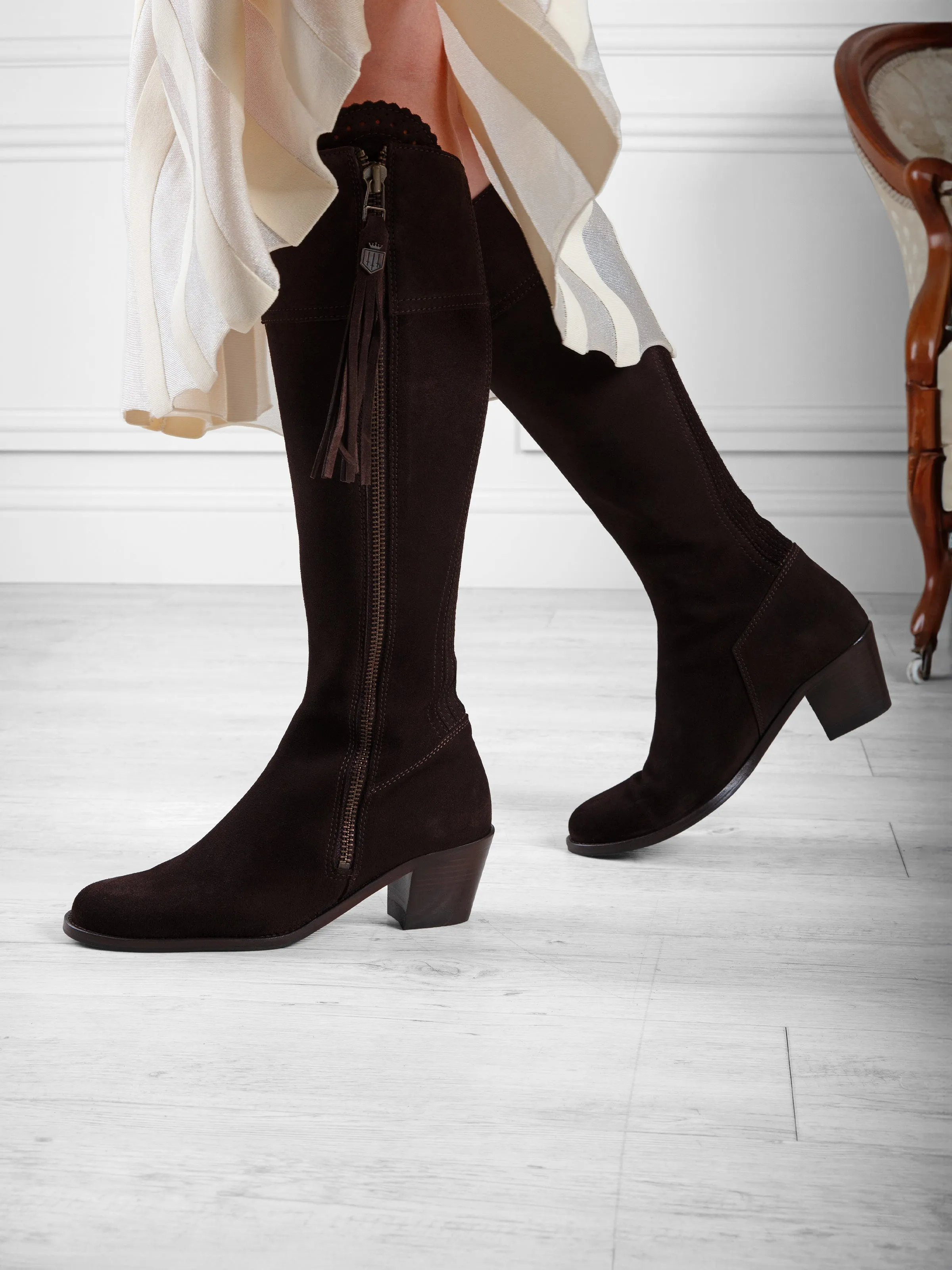 Heeled Regina (Narrow Fit) - Chocolate Suede