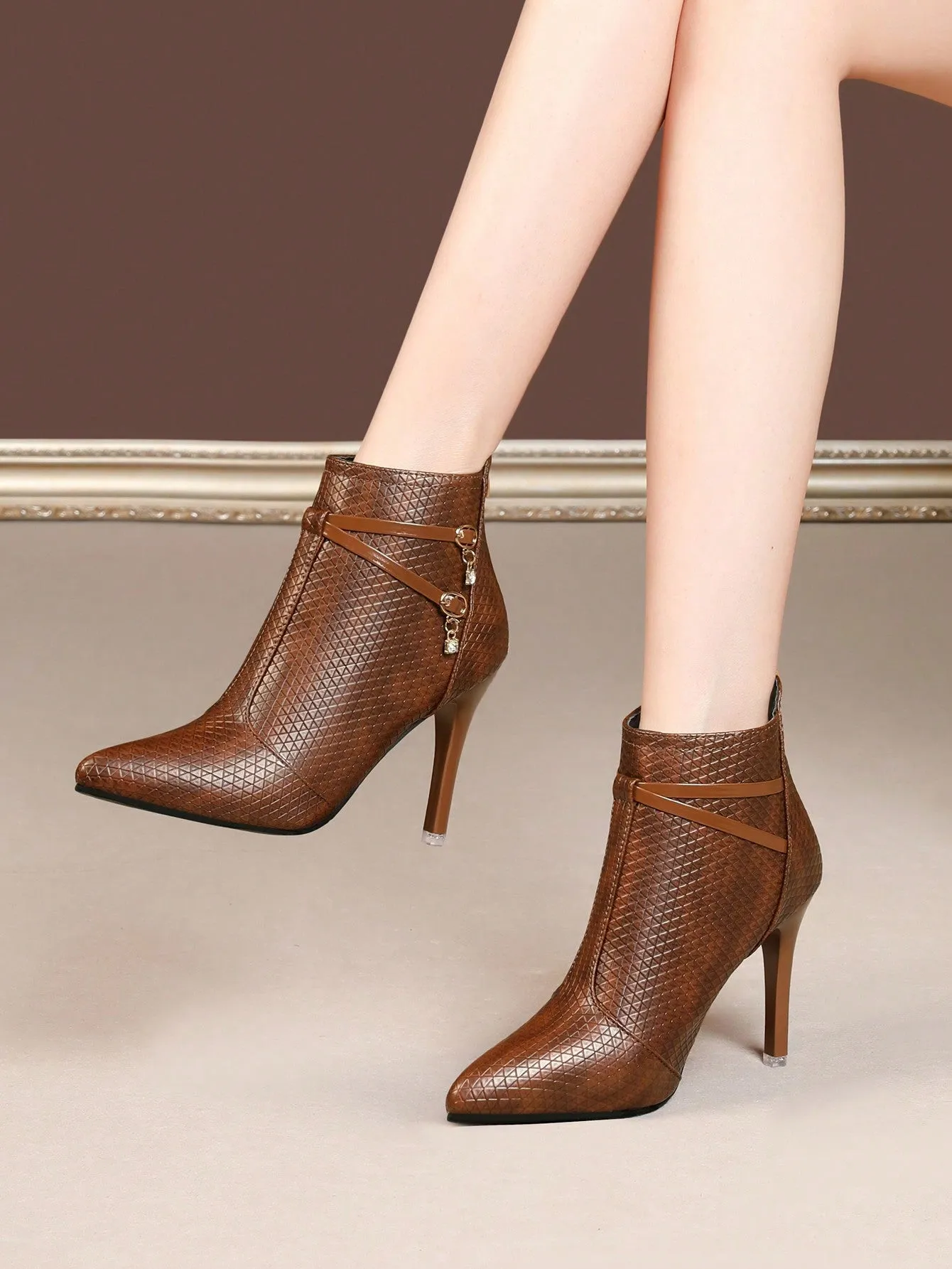 Ladie's Fashionable High Heeled Boots with Thin Heels