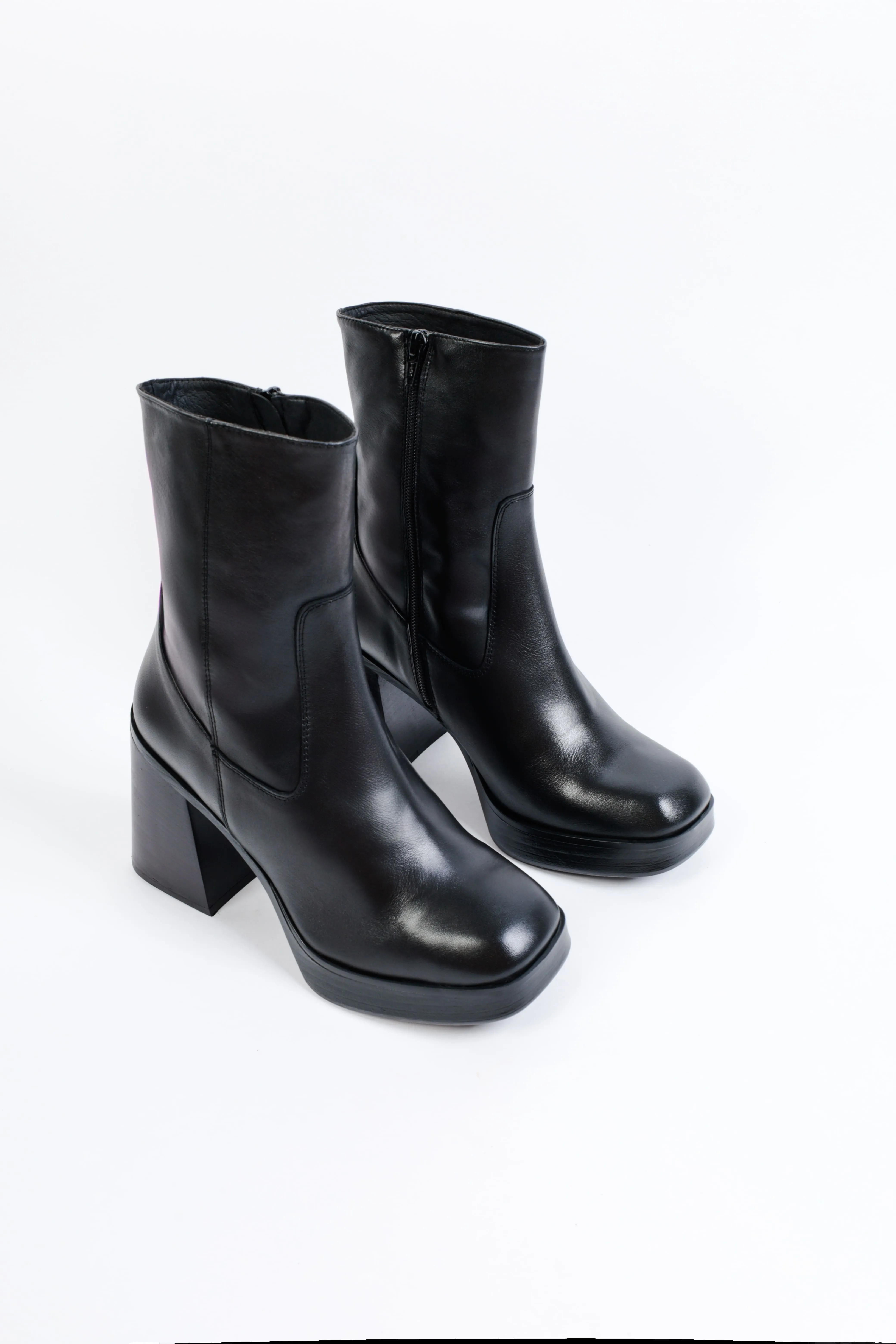 LUCY BLACK - Heeled Ankle Boot