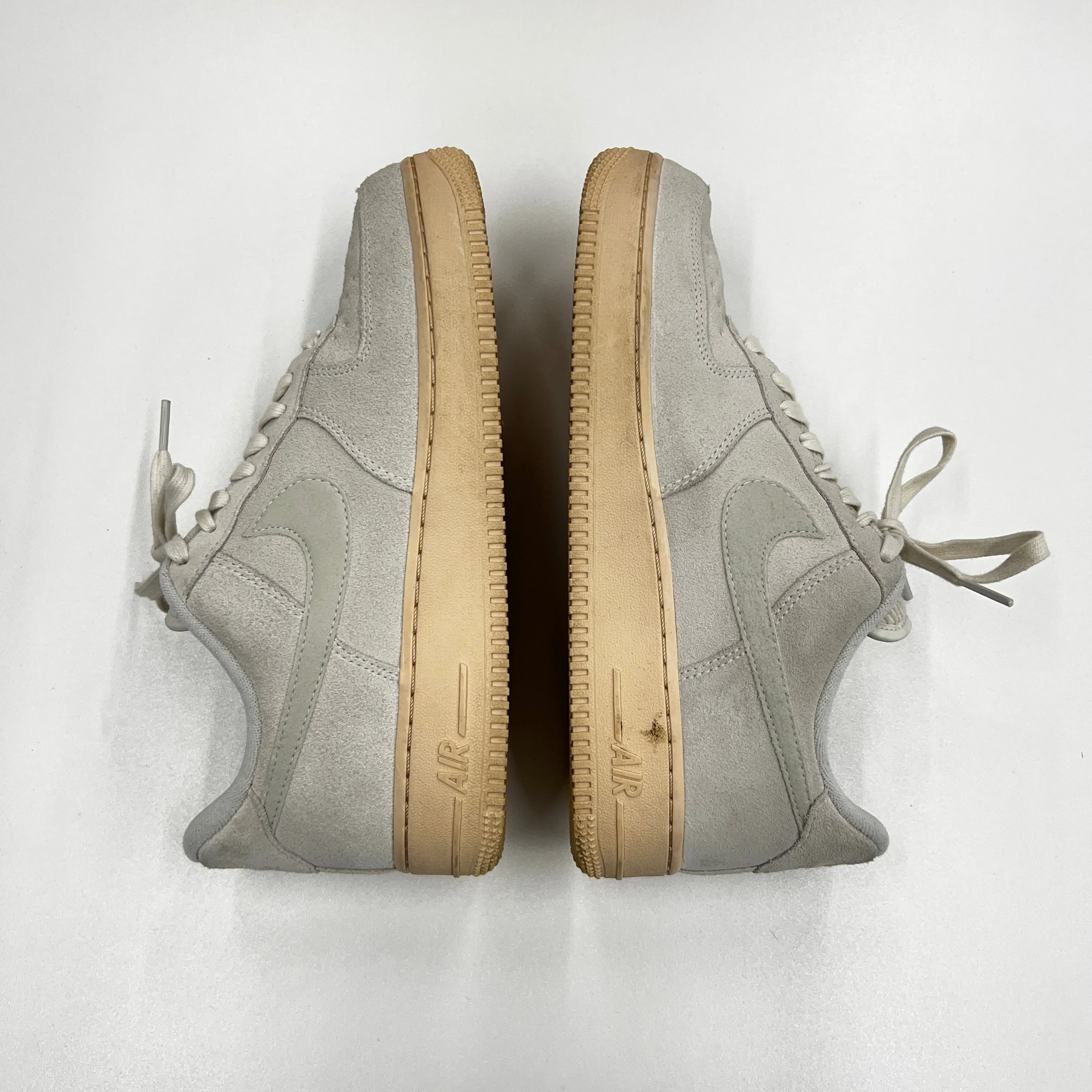 PRE LOVED - NIKE AIR FORCE 1 LOW WINTER PREMIUM SUMMIT WHITE SUEDE