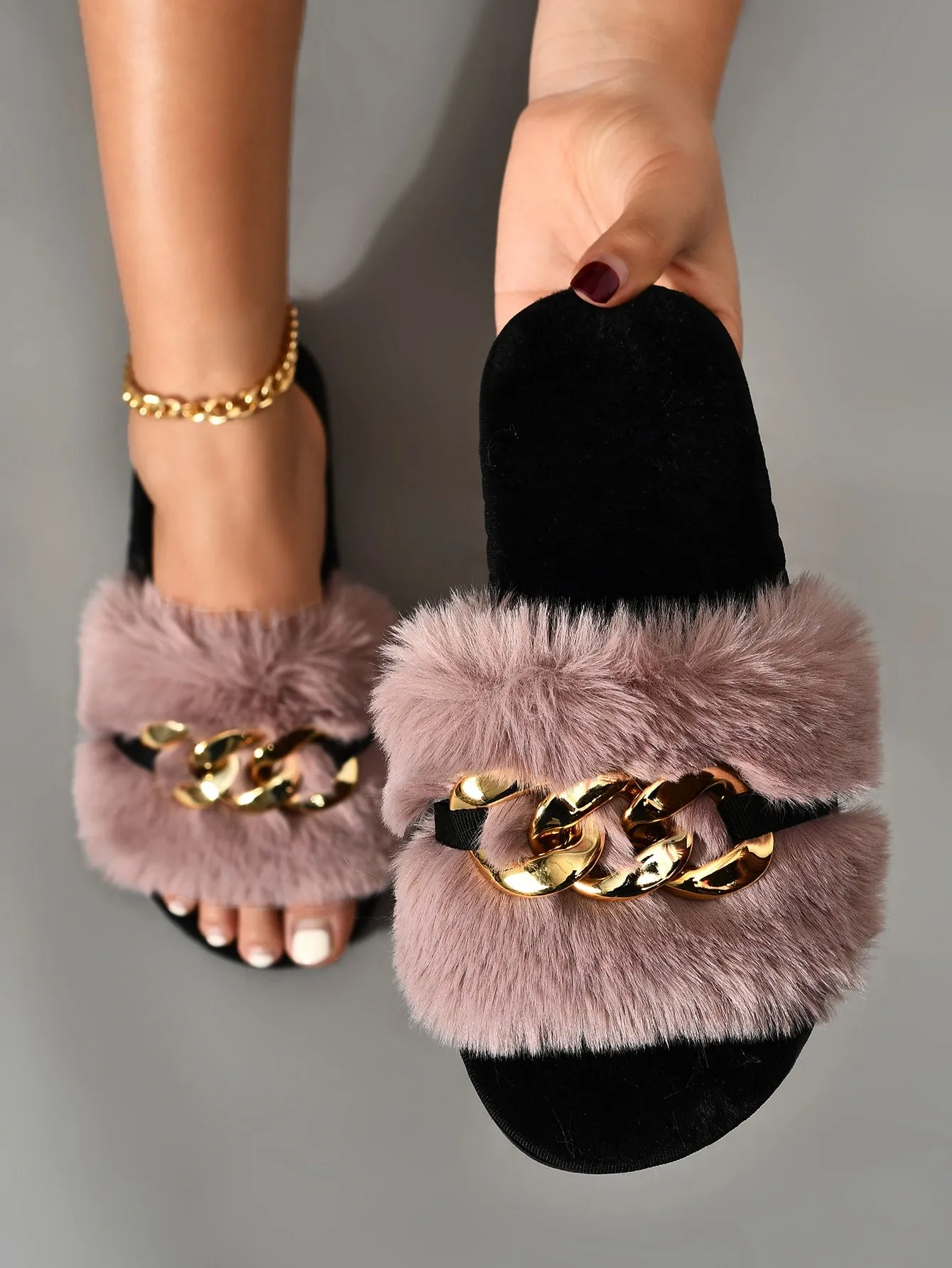 SHEIN Chain Decor Fuzzy Slippers