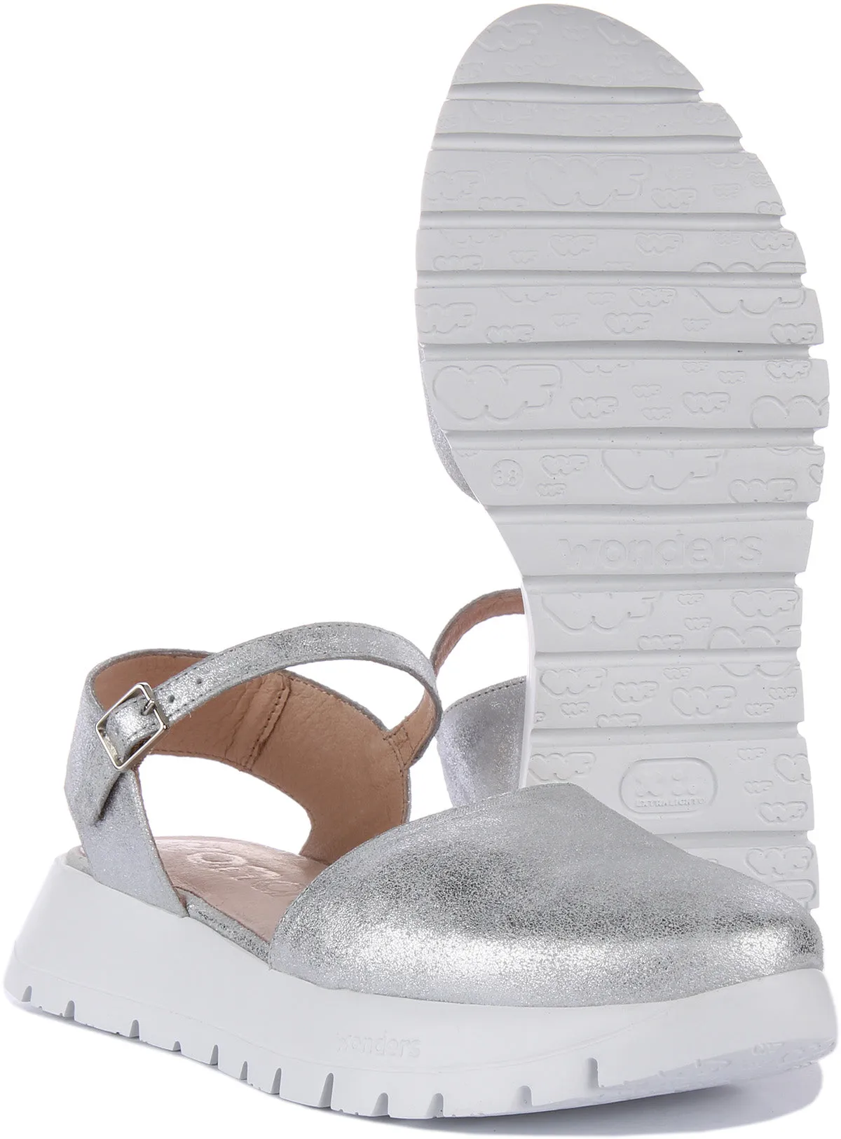 Wonders Babi Closed Toe Sandal In Platinum For Women